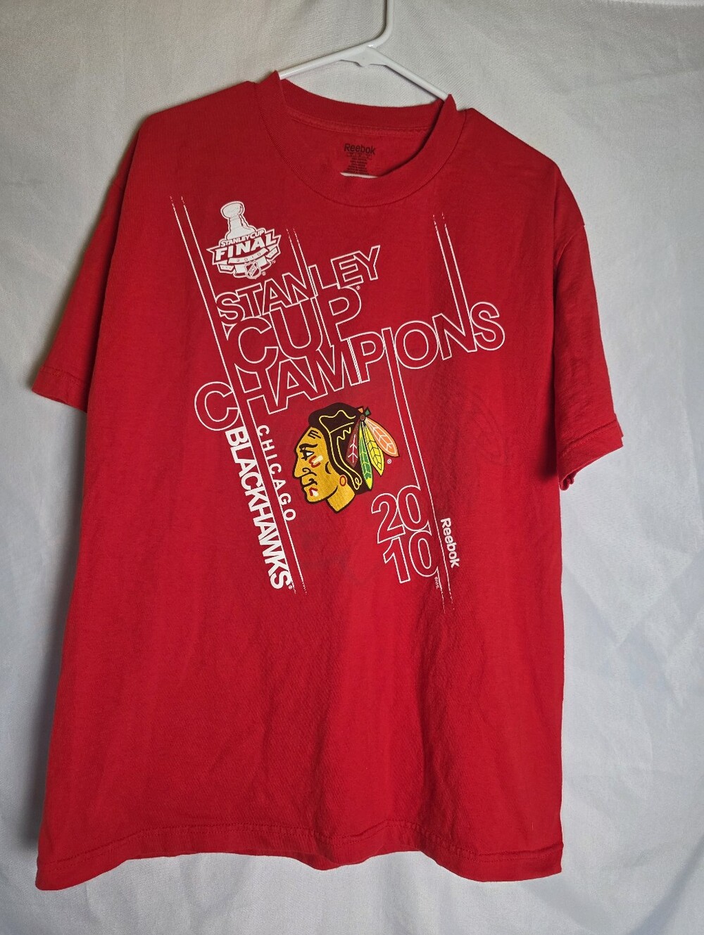 Reebok Chicago Blackhawks Stanley Cup Championship 2010 NHL Red Tshirt Size L